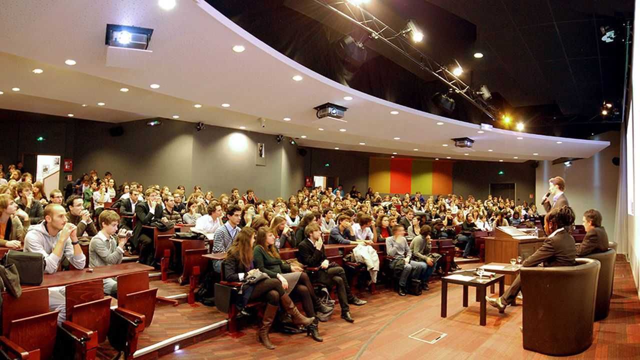 Amphithéâtre à TBS Education